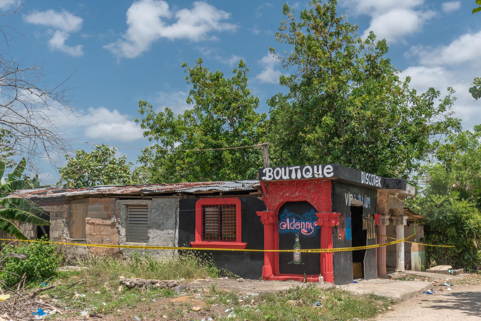 Como una Boutique Diskotek define su propietario al bar Adenny, lugar en el que tuvo lugar un tiroteo la madrugada del lunes 19 de abril y en el que perdieron la vida cuatro personas (Foto: Pedro Bazil)