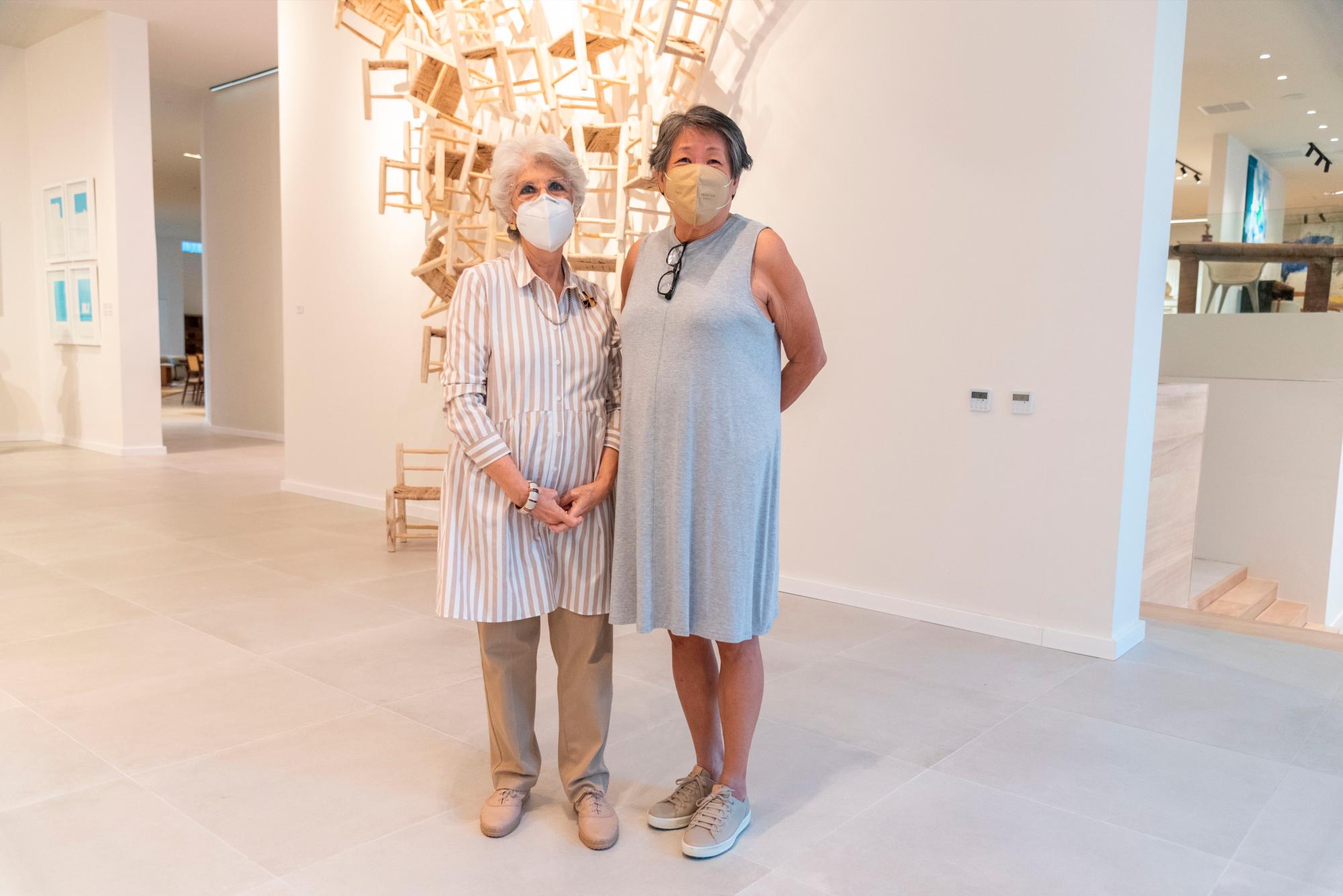 Asia De Azar y Carmen Sang de Delenos.