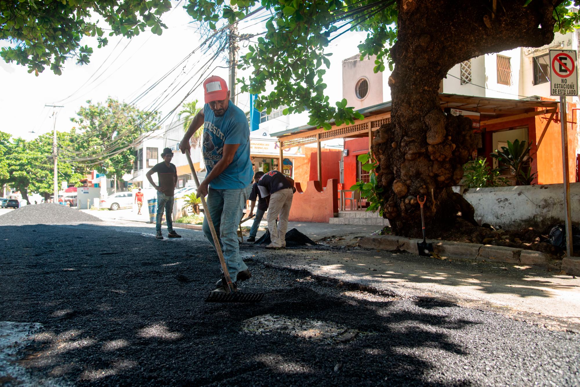 El tramo intervenido de la avenida Pasteur quedó asfaltado ayer.