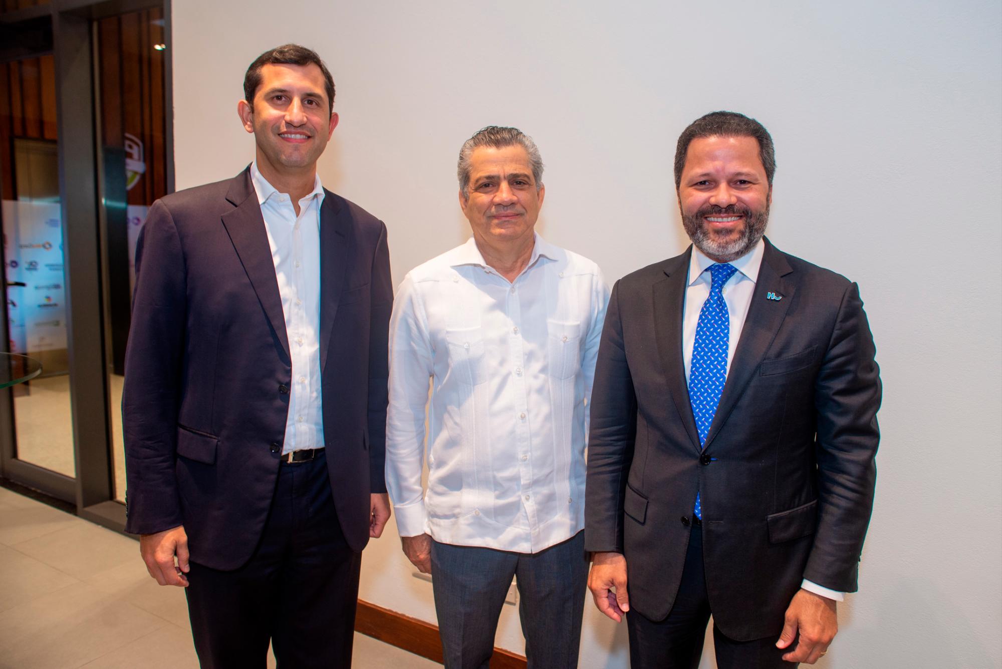 Roberto Herrera, César Curiel y Eduardo Cruz.