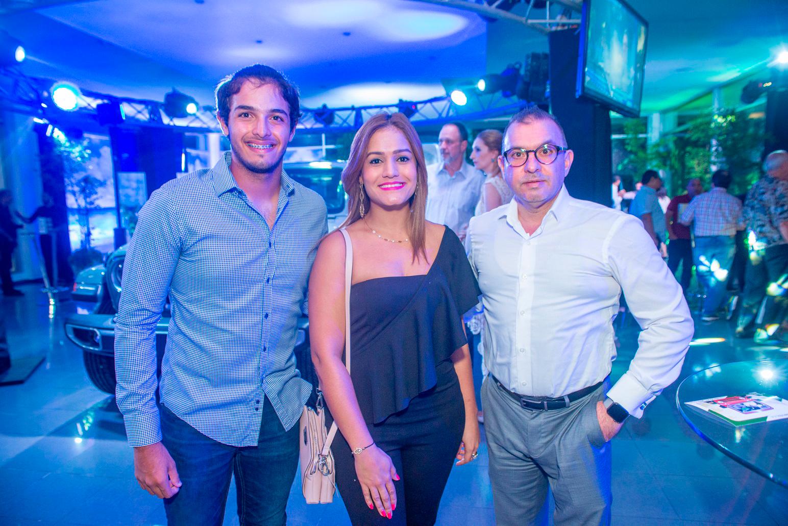 José Haché, Wildania Lora y Carae Haché.