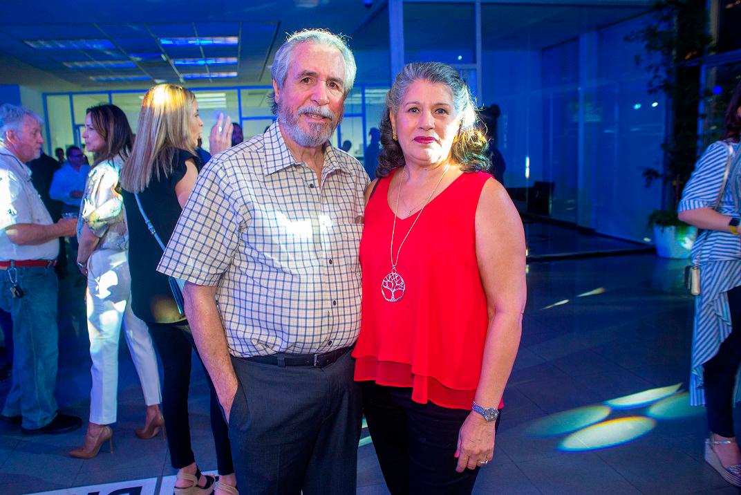 Gilberto Abreu y Sandra Medina.