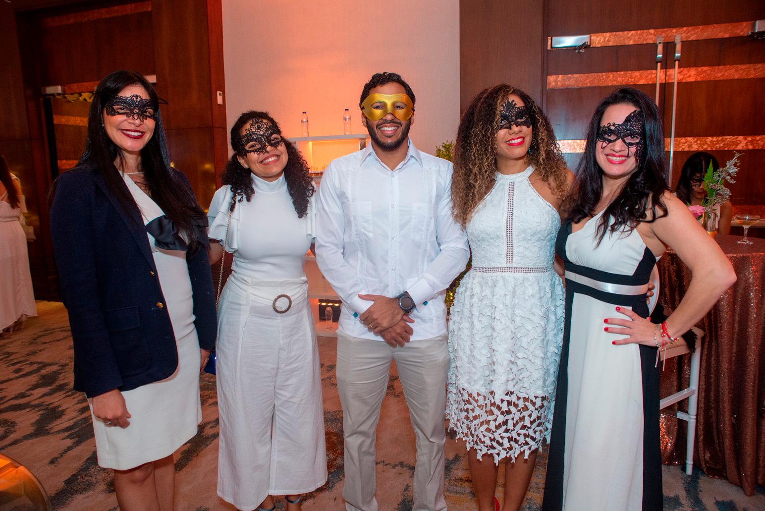 Esther Zeledón, Marli Tamayo, Erick Conde, Brenda Silverio y Karen Pannocchia.