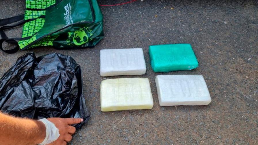Apresan a dos mujeres acusadas de intentar distribuir drogas por orden de narcotraficante 