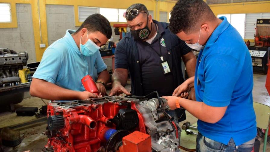 Escuelas Vocacionales FF.AA. y PN anuncian inscripciones para el 2022
