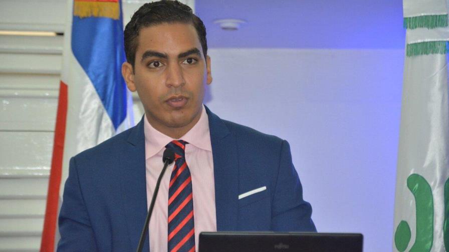 Propone que funcionarios que ganen más de RD$300 mil donen el 10% del sueldo Propone que funcionarios que ganen más de RD$300 mil donen el 10% del sueldo