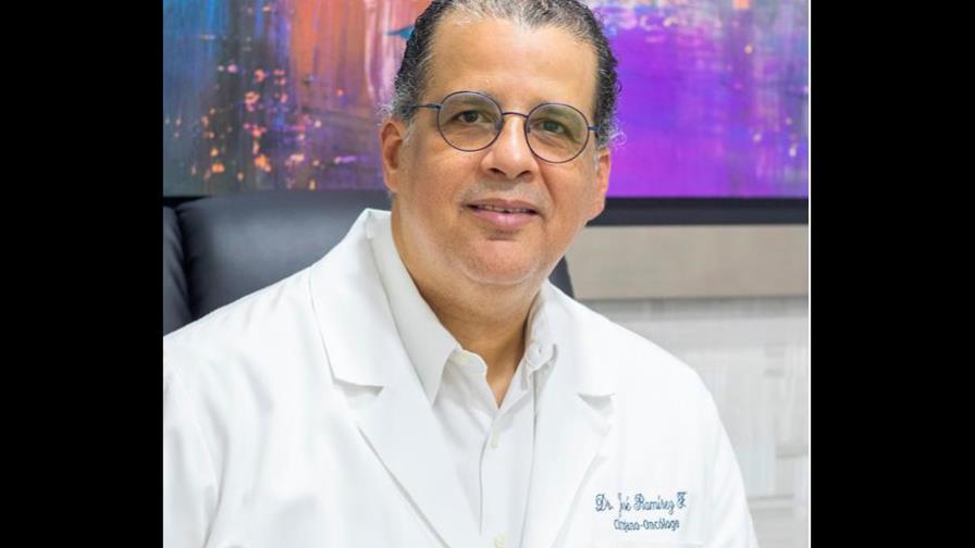 Oncólogo afirma que con autoexamen de mamas no se detecta a tiempo el cáncer