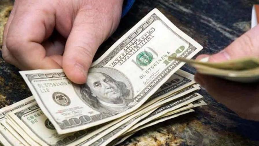 Venta del dólar sobrepasa los RD$55 por US$1 en algunas entidades financieras