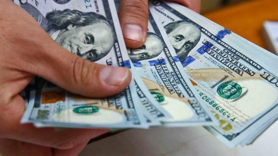 Argentina suma restricciones a las empresas que quieran comprar dólares