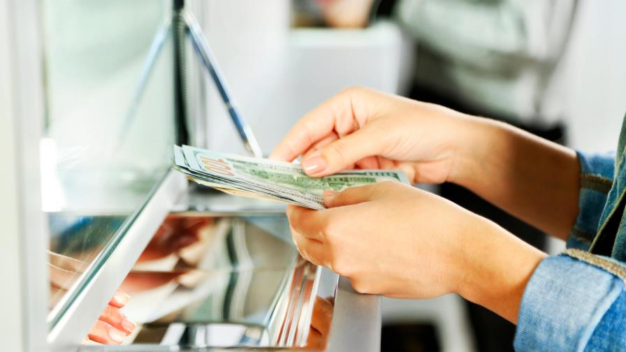 En abril, las ventas de dólares caen 23% en el mercado cambiario dominicano