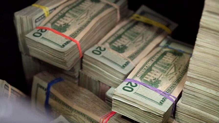 Aduanas decomisa otra vez más de 2 millones dólares dentro de bocinas 