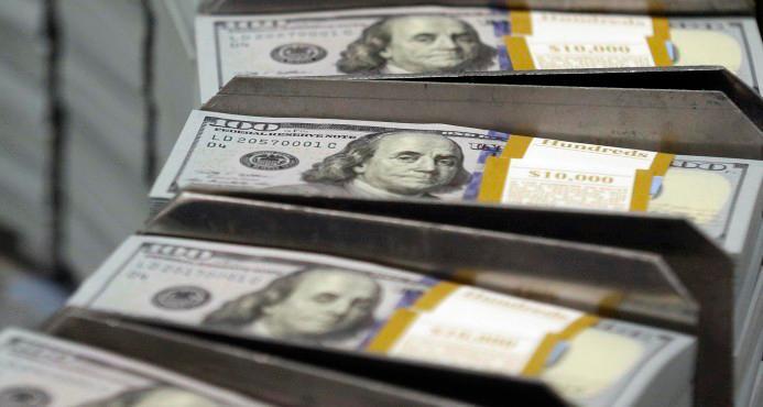 Los cheques de estímulo provocan un influjo récord en la renta variable