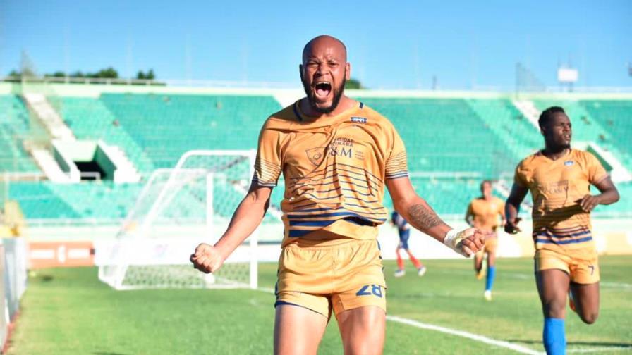 O&M toma ventaja ante Delfines guiado por Peralta en primer juego de la final de la LDF