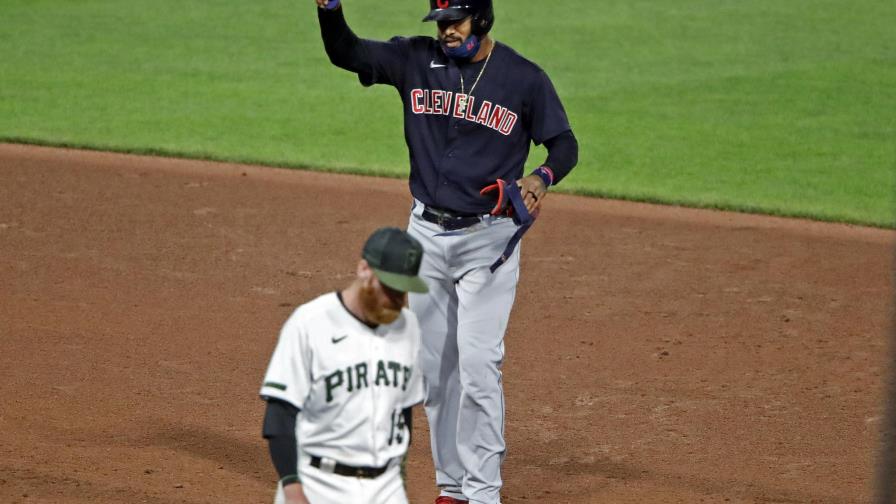 Los Santana de Cleveland empujan las seis carreras en triunfo contra los Piratas Los Santana de Cleveland empujan las seis carreras en triunfo contra los Piratas