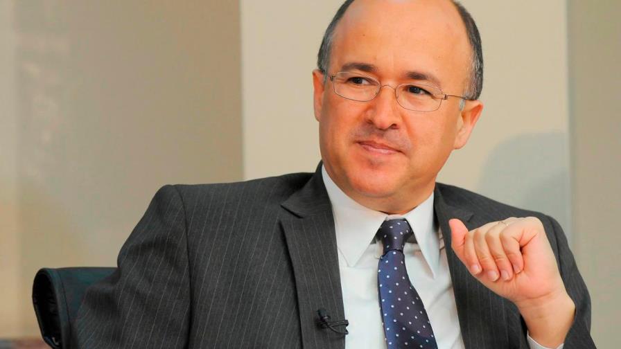 Domínguez Brito asegura familias pobres pagarán “la mala gestión del sector eléctrico”