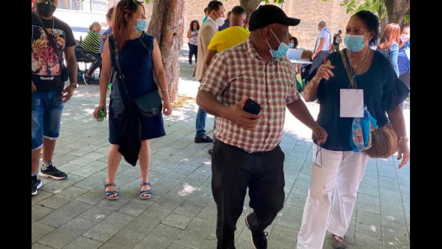 Dominicanos ejercen su derecho al voto en Navarra, España