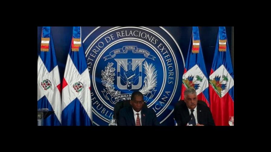 Domínico-haitiano, en minúscula y con tilde