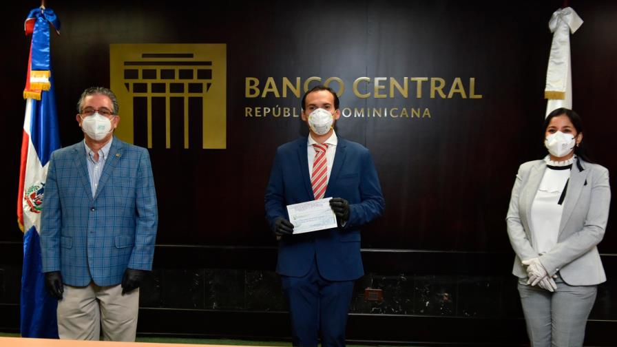 Voluntariado del BC dona RD$2 MM a Procuraduría 