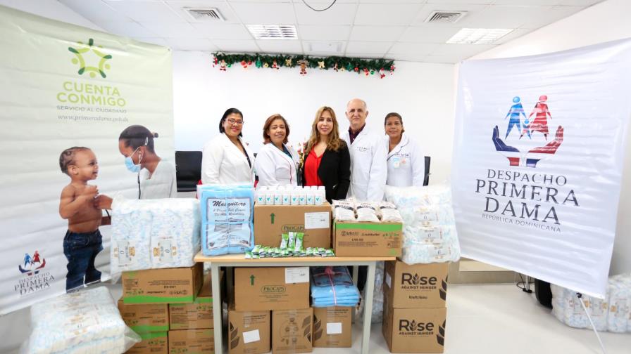 Despacho de Primera Dama hace donativo a la Maternidad de Los Mina 