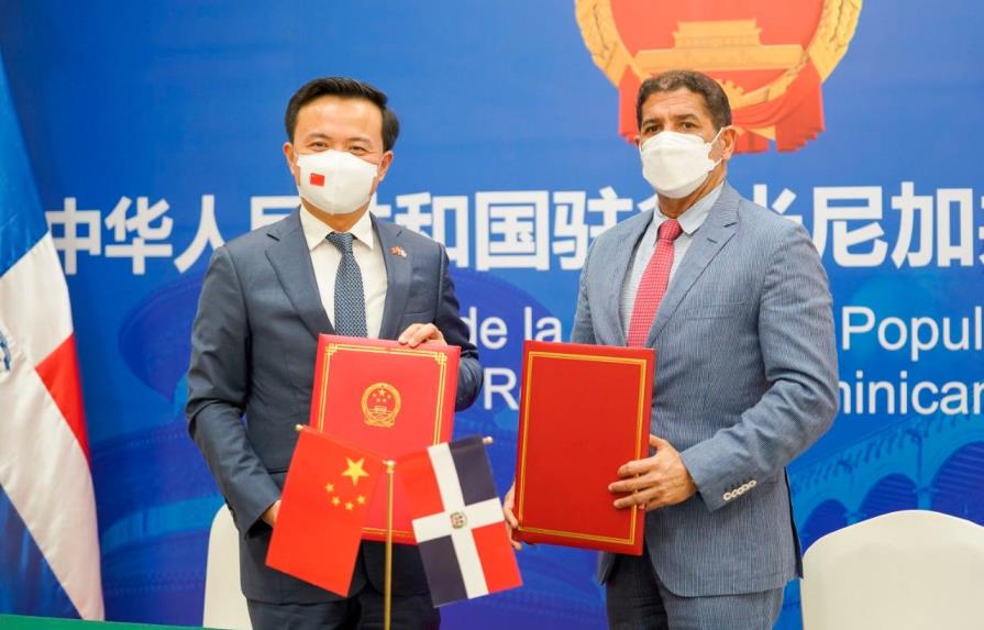 China dona 5.7 millones de pesos para la lucha contra la fiebre porcina en República Dominicana 