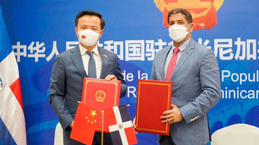 China dona 5.7 millones de pesos para la lucha contra la fiebre porcina en República Dominicana 