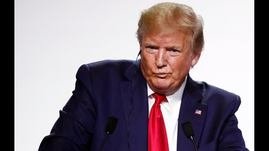 Trump acusa de fraude a informante y de traición a legislador demócrata