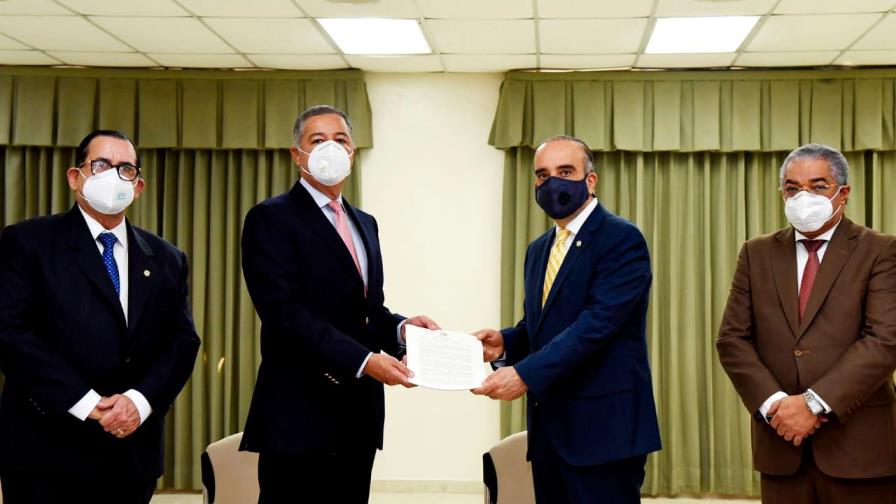 Presupuesto del 2020 necesita 150 mil millones adicionales, según ministro de Hacienda 