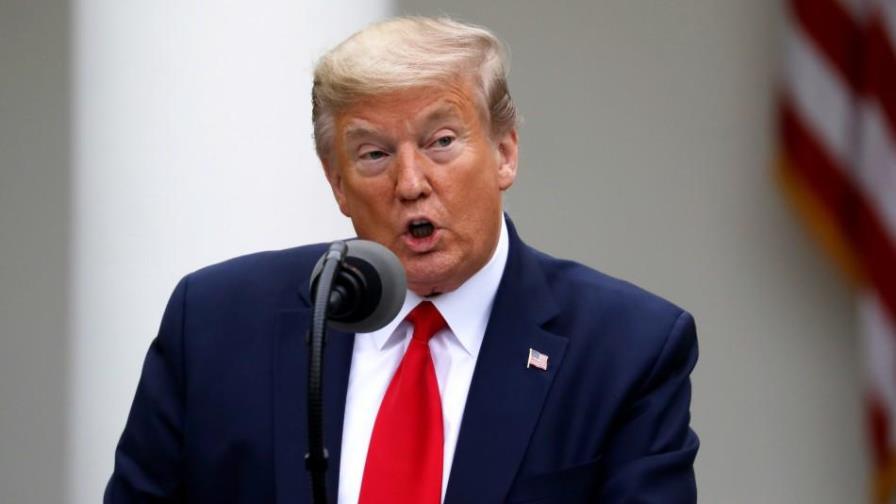 Críticas a Trump porque su nombre aparece en cheques de ayuda a estadounidenses