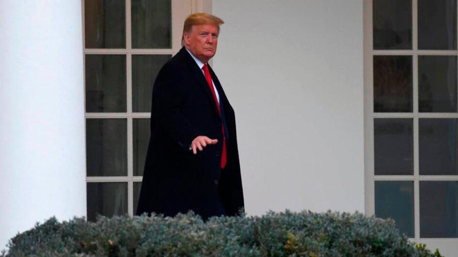 Líder republicano del Senado EEUU propone juicio político comprimido a Trump