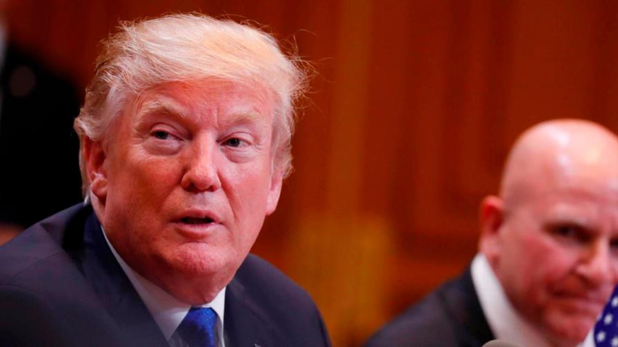 Senado de EEUU rechaza convocar testigos en juicio político contra Trump