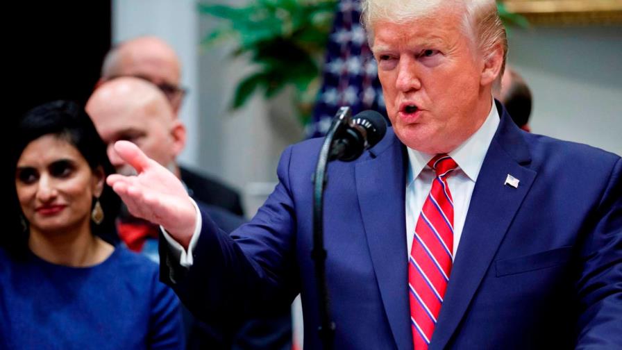 Trump destituye a dos destacados testigos de su juicio político