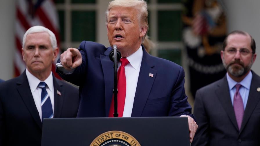 Trump jalea divisiones en EEUU en acto en Casa Blanca sin distancia social