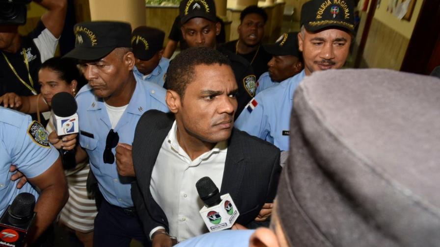 Dos juezas del juicio contra Donny Santana se inhiben alegando que trataron de influir sobre ellas 