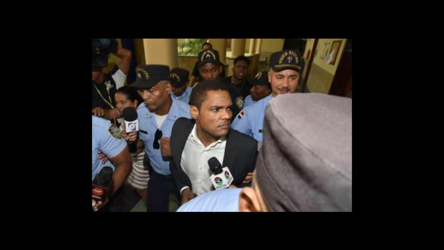 Juicio a exembajador Donni Santana sigue estancado hace cuatro meses