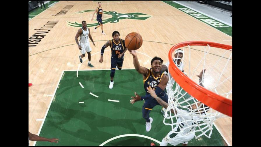 Con récord de triples para la franquicia, Jazz supera a Bucks