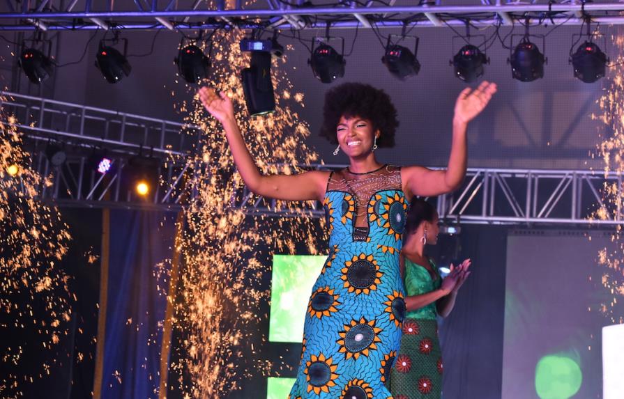 Video del momento en que se le incendia el cabello a Miss África durante certamen 