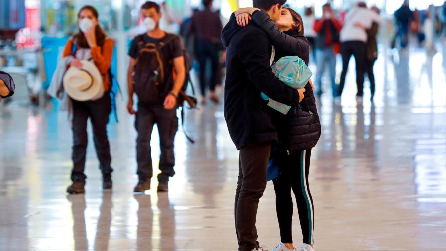 Nervios en el aeropuerto de Madrid por las restricciones de viaje de Trump Nervios en el aeropuerto de Madrid por las restricciones de viaje de Trump