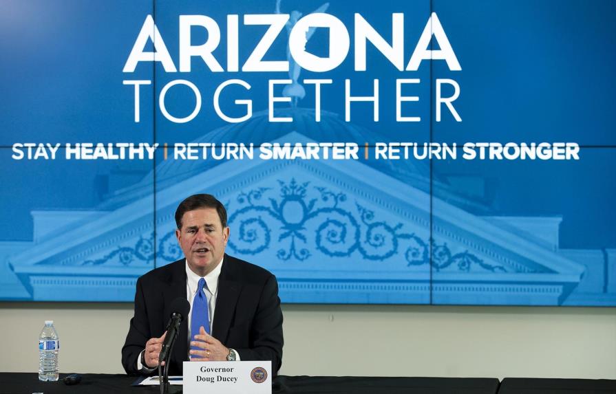 Gobernador de Arizona abre la puerta a reanudar deporte