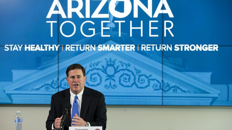Gobernador de Arizona abre la puerta a reanudar deporte
