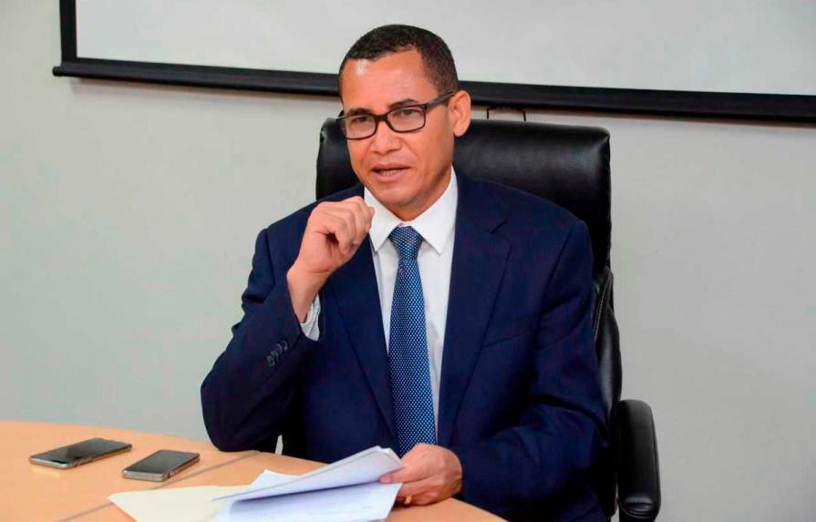 Eddy Olivares toma licencia del PRM para ser considerado como presidente de JCE