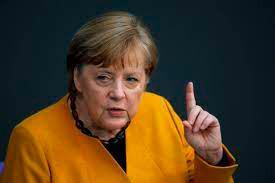 Relevan oficialmente a Merkel de sus funciones tras casi 16 años en el poder