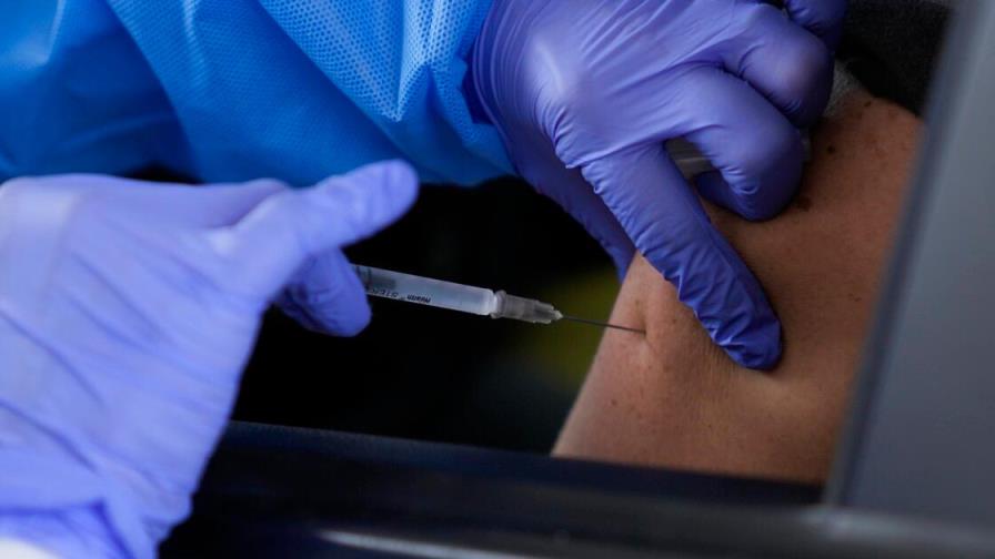 Tres personas imputadas en Panamá por vacunación clandestina contra el COVID