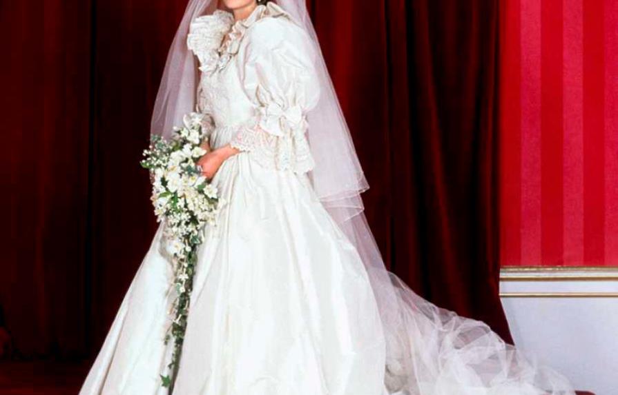 El icónico vestido de novia de Lady Di vuelve a brillar en Londres