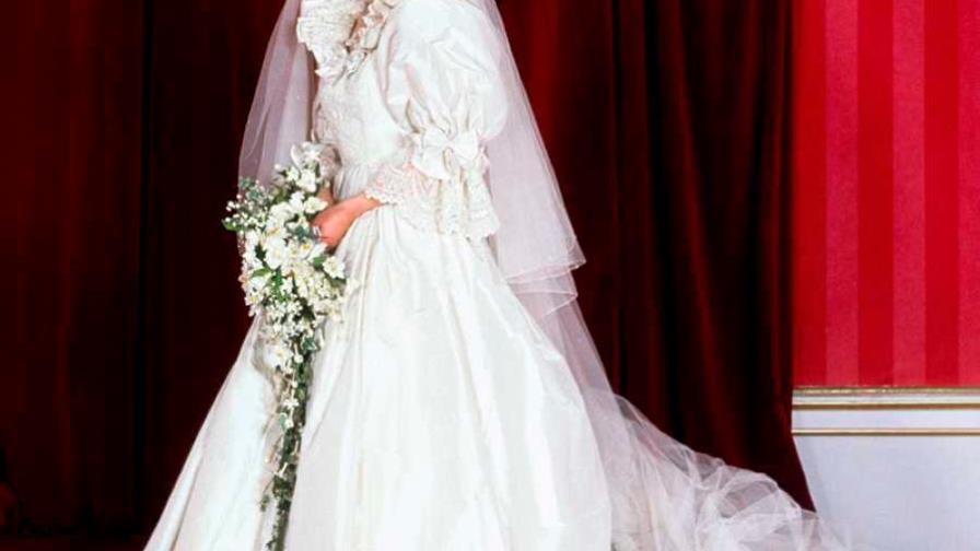 El icónico vestido de novia de Lady Di vuelve a brillar en Londres
