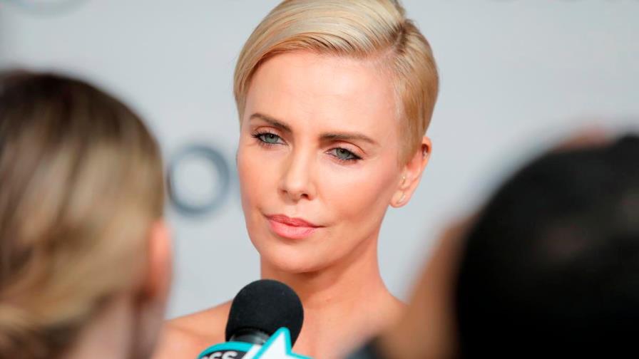 La revelación de Charlize Theron sobre la noche en que su madre mató a su padre 