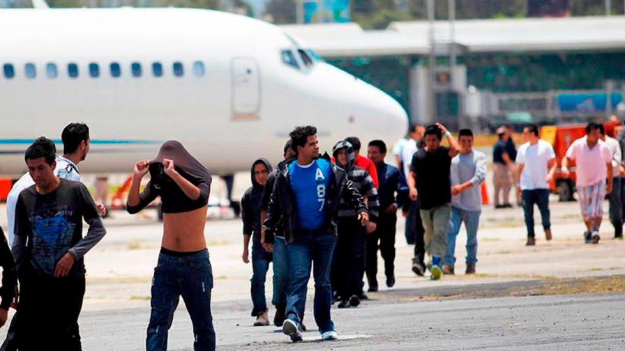 Gemelos nacidos en Reino Unido serían deportados a diferentes países; uno a RD por error