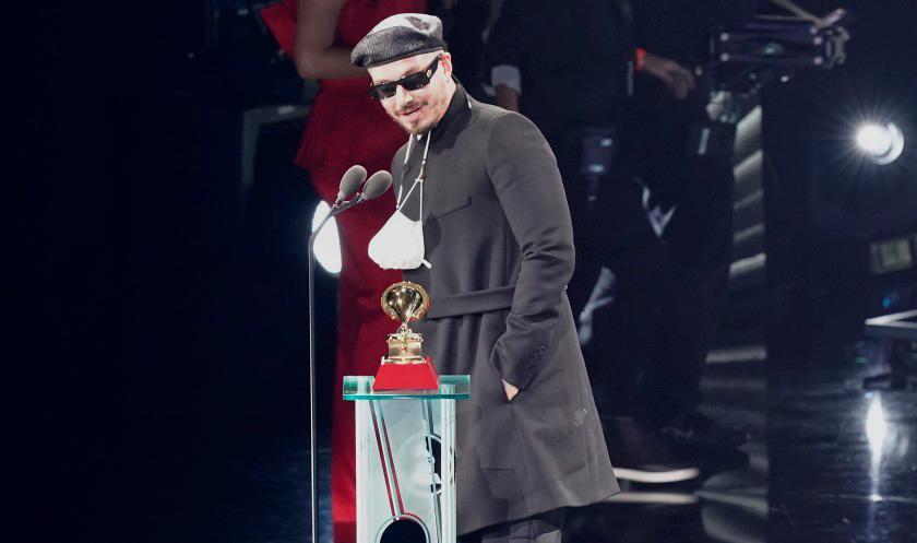 J Balvin gana su primer Latin Grammy de la noche