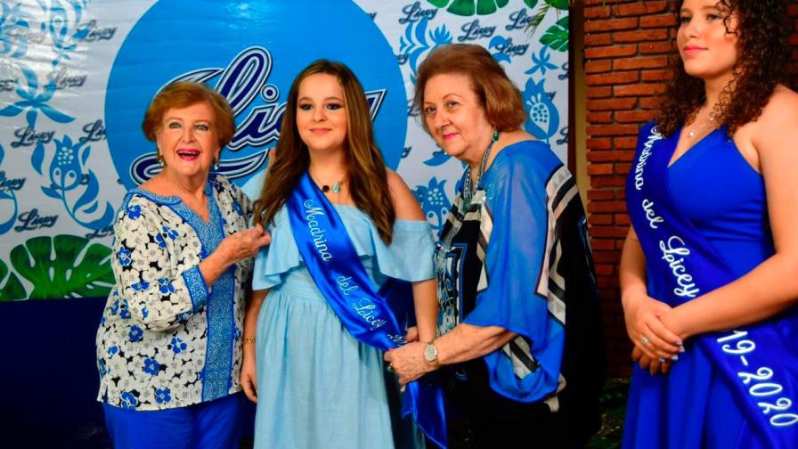 Rama Femenina del Licey presenta a su madrina Adriana Fernández Pou Rama Femenina del Licey presenta a su madrina Adriana Fernández Pou