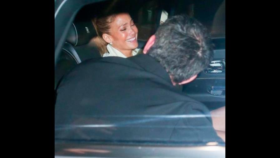 Jennifer López coquetea por las redes sociales y los fans se vuelven locos