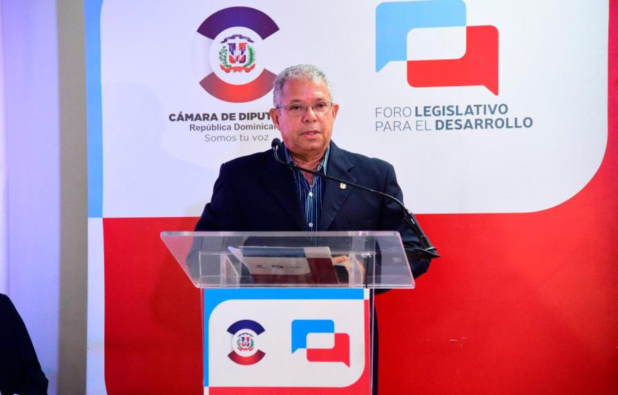 Exdiputado por Bahoruco Rafael Méndez renuncia de las filas del PLD